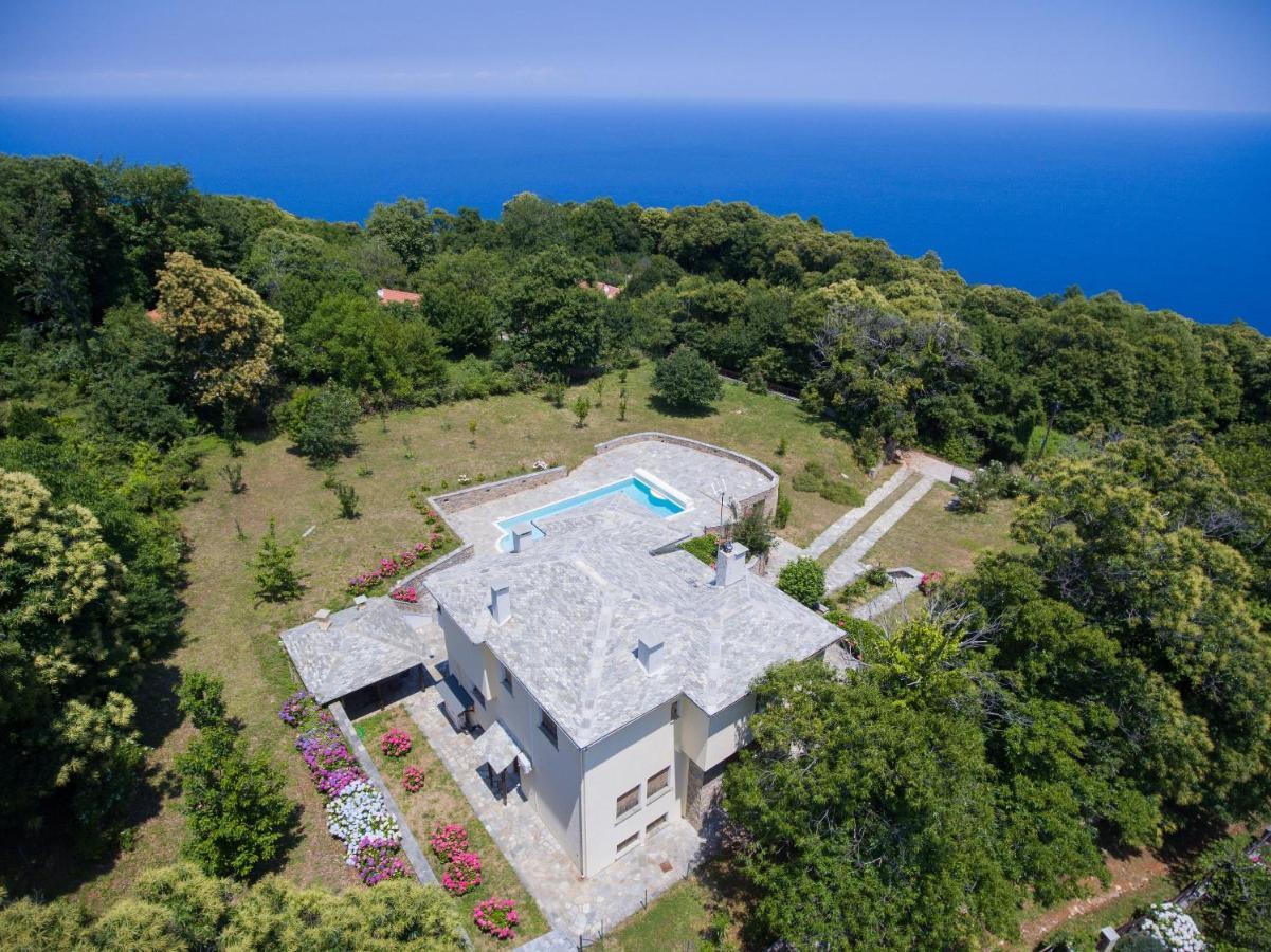Luxury Villa With Pool In 차가라다 외부 사진