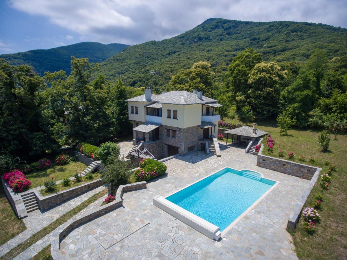 Luxury Villa With Pool In 차가라다 외부 사진